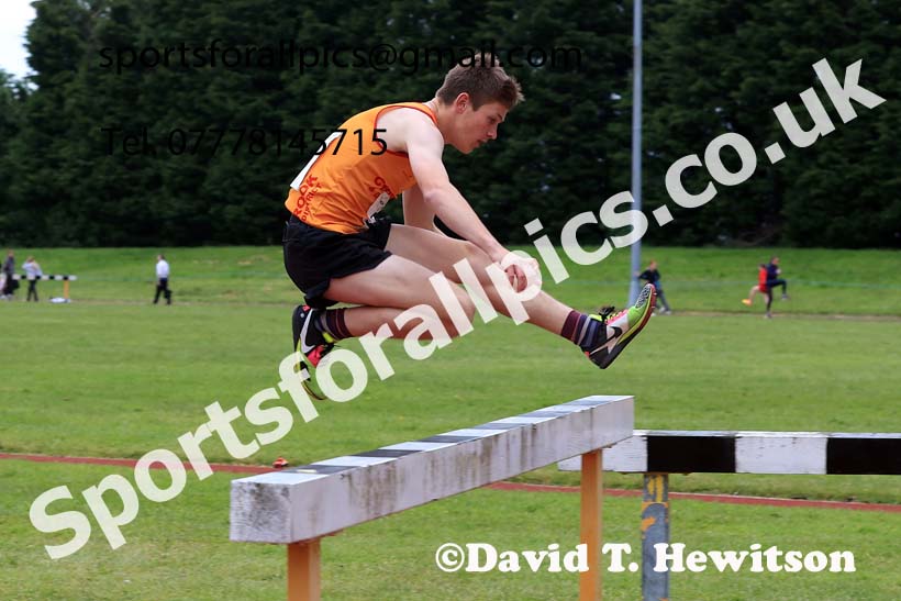 2000 metres steeplechase, 2024 NEGP 3, Monkton Stadium. Photo: David T. Hewitson/Sports for All Pics